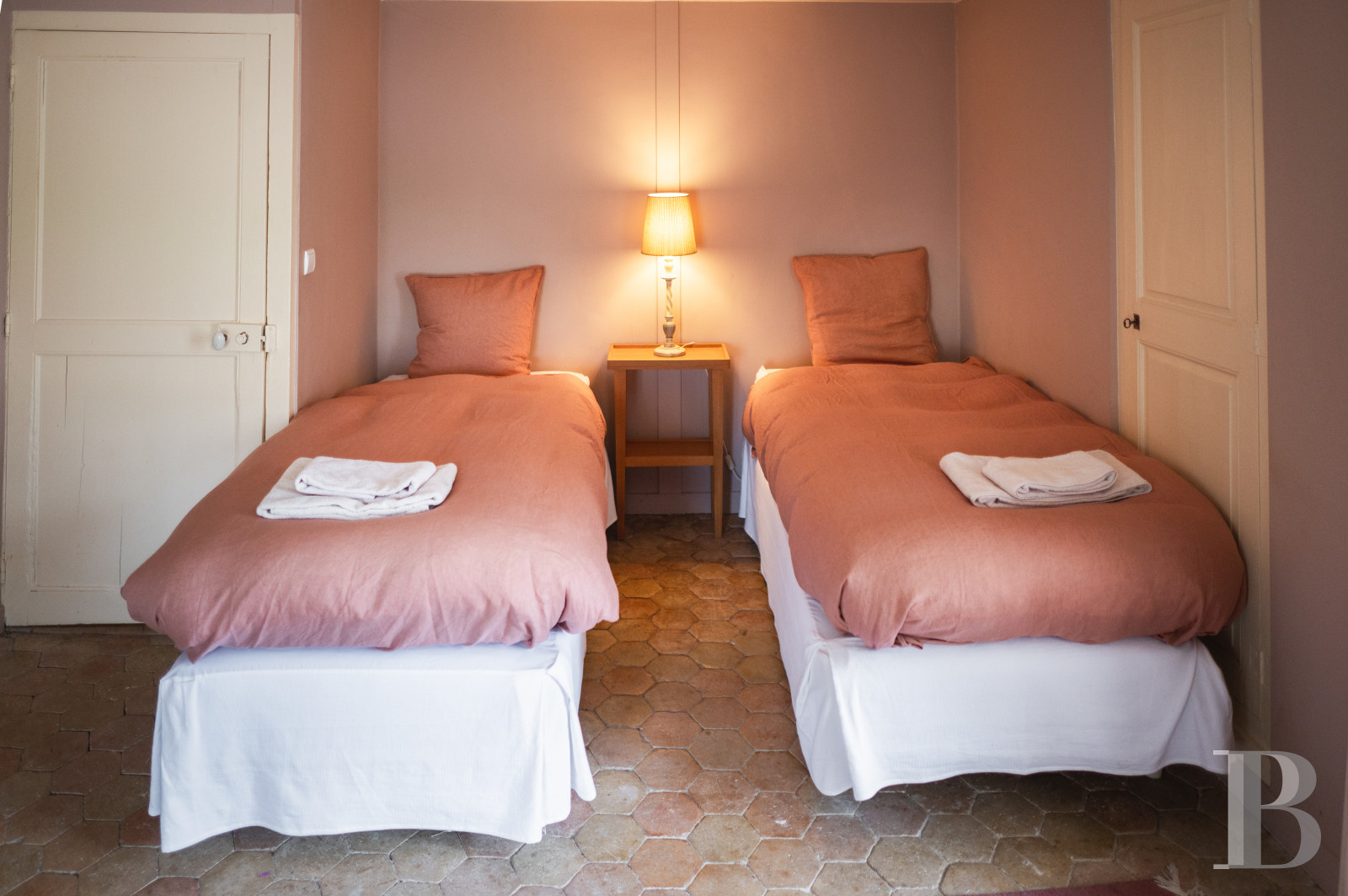 A chateau affiliated with Burgundy's greatest vineyards and permaculture to the south of Beaune - photo  n°29